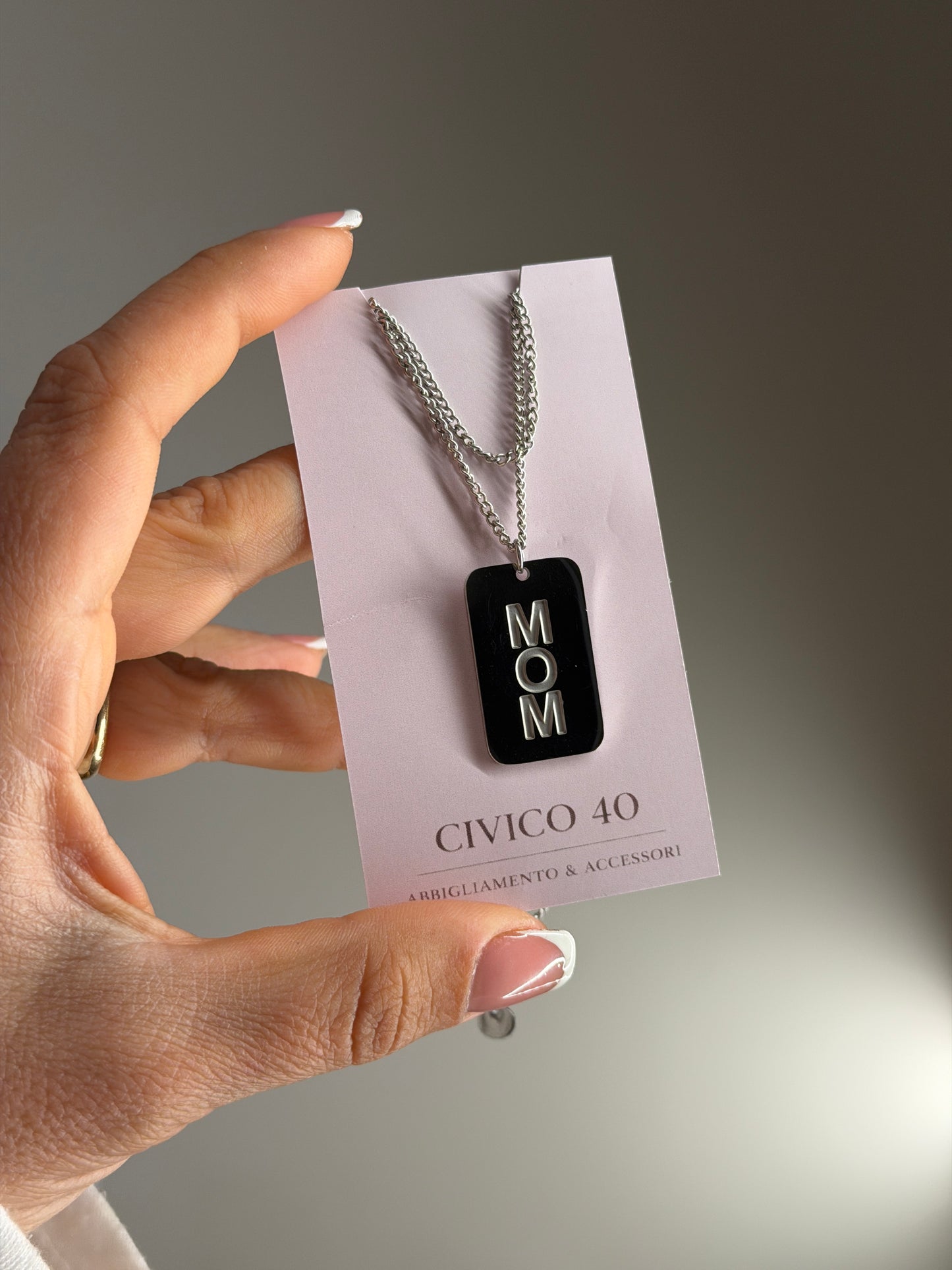 Collana Mom