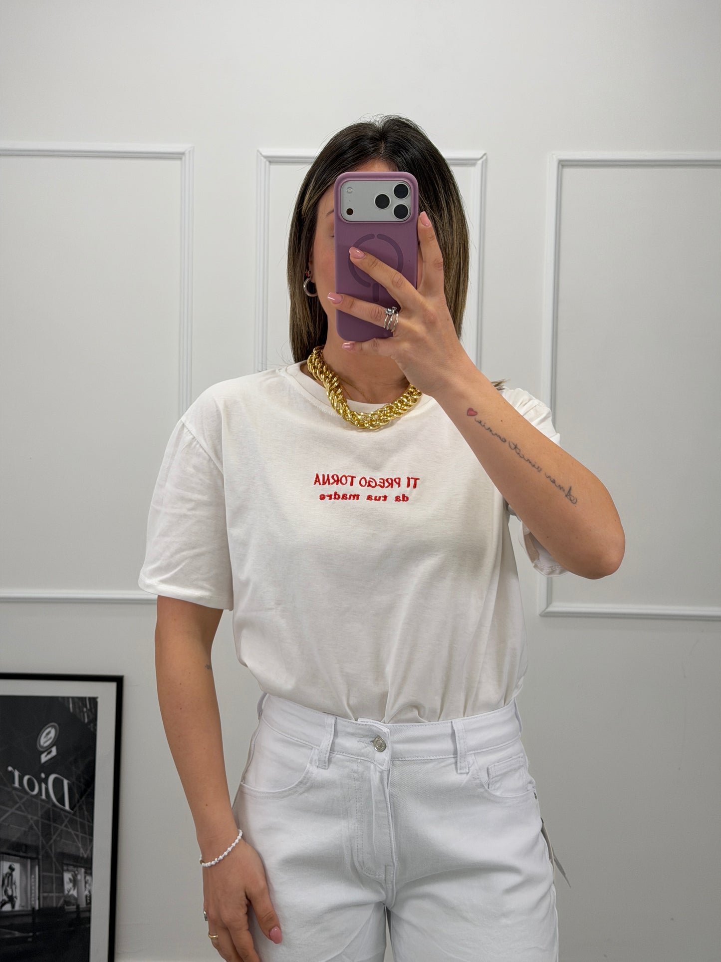 T-shirt “torna da tua madre”