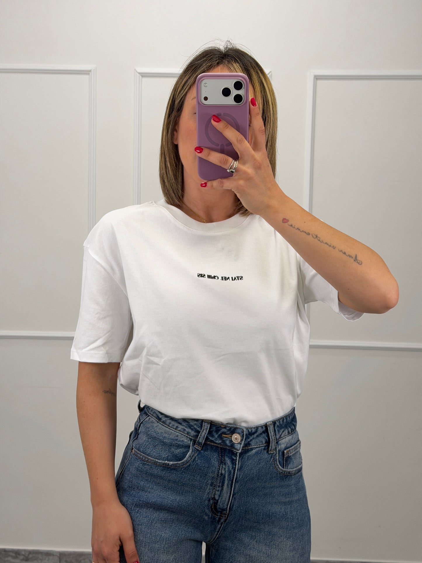 T-shirt Lumina “stai nel chill sis”