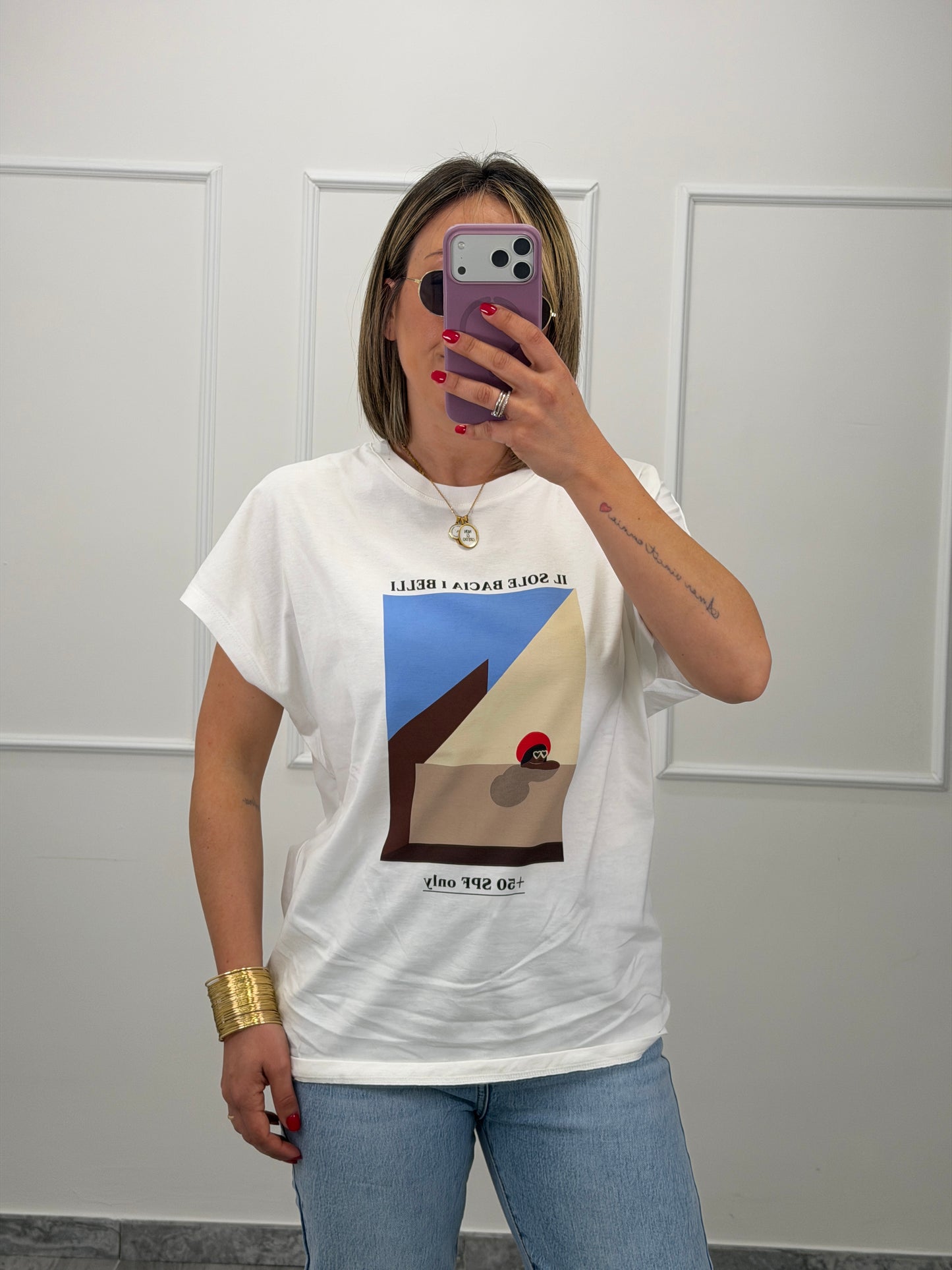 T-Shirt lumina “il sole bacia i belli”