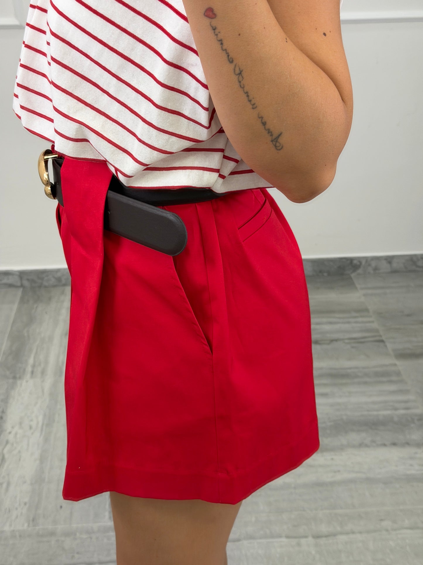 Short Rosso Lumina