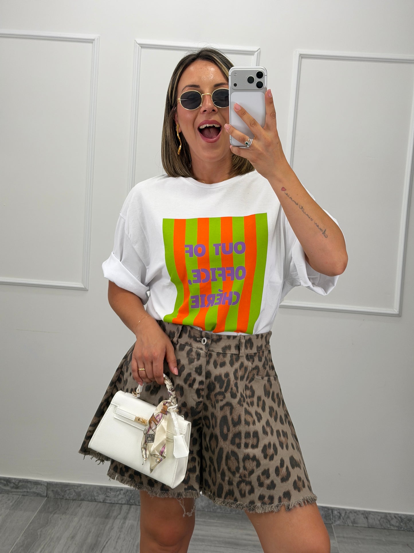 T-shirt " Out " Lumina